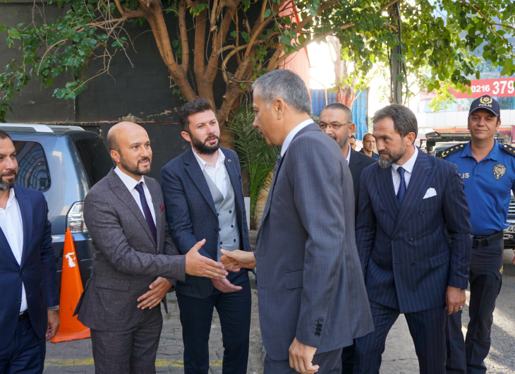 İstanbul Valisi Sn. Ali YERLİKAYA Derneğimiz AHİSİAD ı ziyaret ettiler.